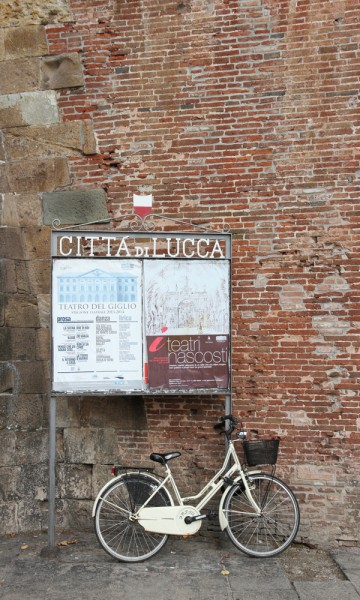 I Luccas sentrum er sykkel viktigste transportmiddel. Foto: RUNAR LARSEN
