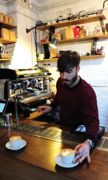 Galleri og kaffesjappe i ett er ingen uvanlig kombinasjon i Shoreditch. Foto: Torild Moland