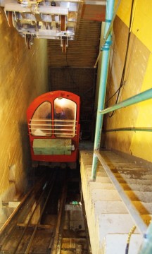 Inne i fjellet går Gaustadbanen, den tidligere militære “heisen” som nå er åpen for publikum. Foto: Ronny Frimann