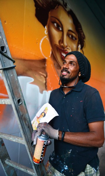 Du skal ikke kjøre mye rundt på Guadeloupe før du ser minst ett kunstverk av Jimmy Sheik Boudhou langs veien. Foto: Gjermund Glesnes