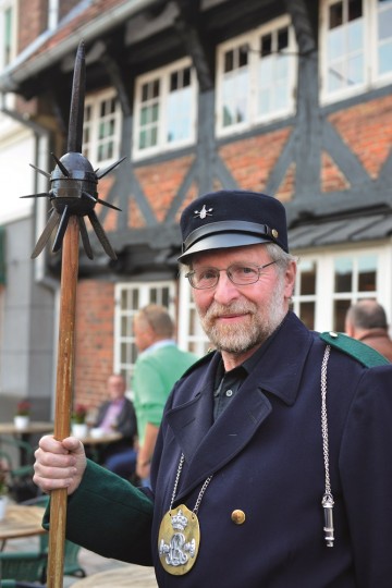 Trygve Marthinsen elsker sine sommerlige kveldsvandringer som vekter i Ribe. Foto: Gjermund Glesnes