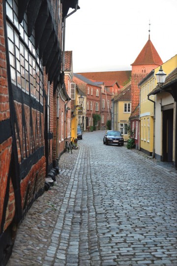 De trange gatene i Ribe levner ingen tvil om at byen er gammel. Foto: Gjermund Glesnes