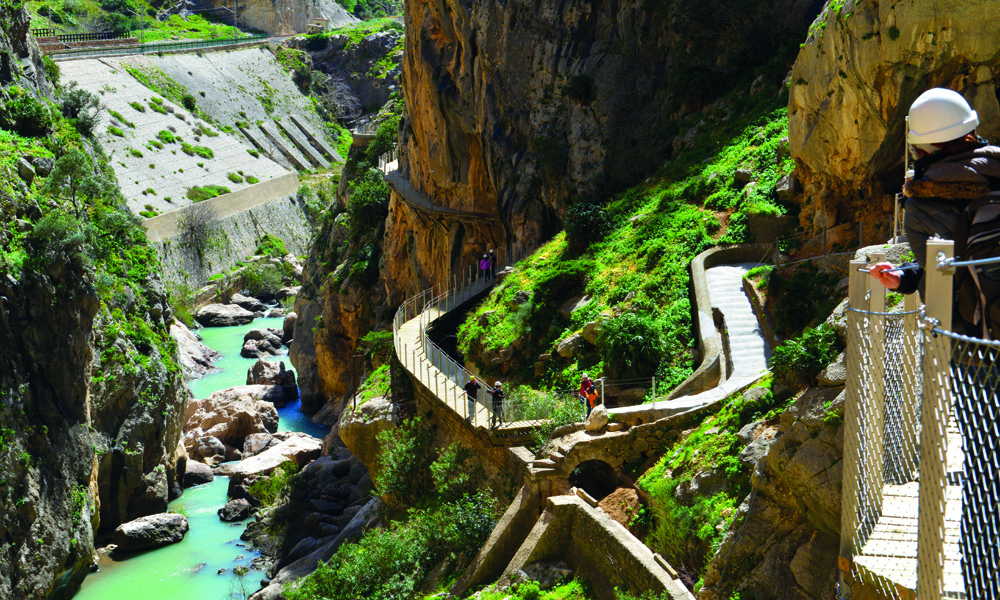 Ikke hele Caminito del Rey ligger like høyt i fjellveggen. Foto: Gjermund Glesnes