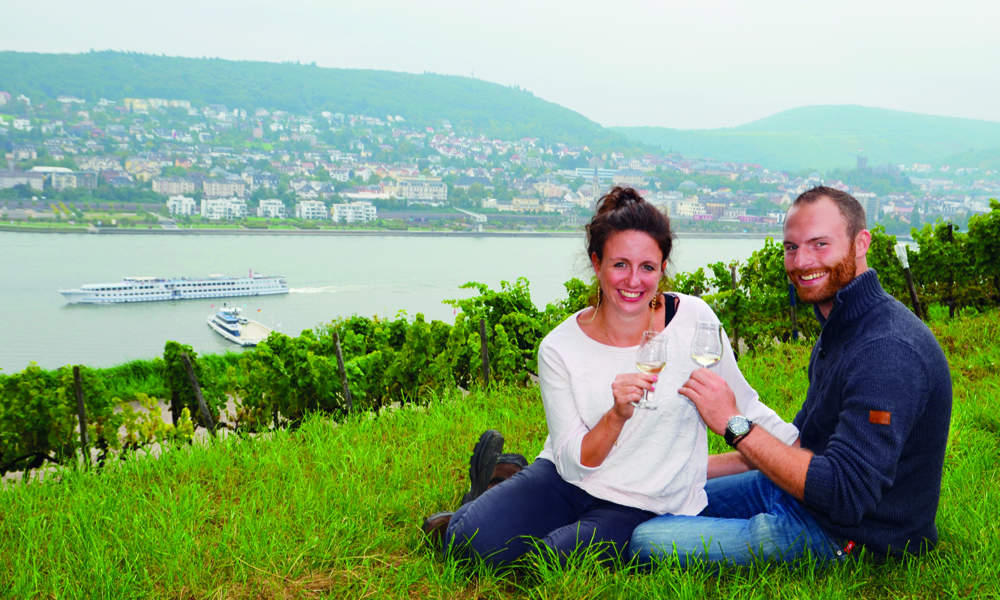 Gjør som Jana Schell og Florian Böhminghaus og bli med på en guidet tur i vinmarken. Foto: Marte Veimo