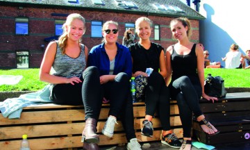 Norske Elisabeth Hult Jakobsen (23) (til høyre) og studievenninnene forelsket seg raskt i Århus - byen de mener har alt. Inkludert fantastisk shopping! Foto: Kjersti Vangerud