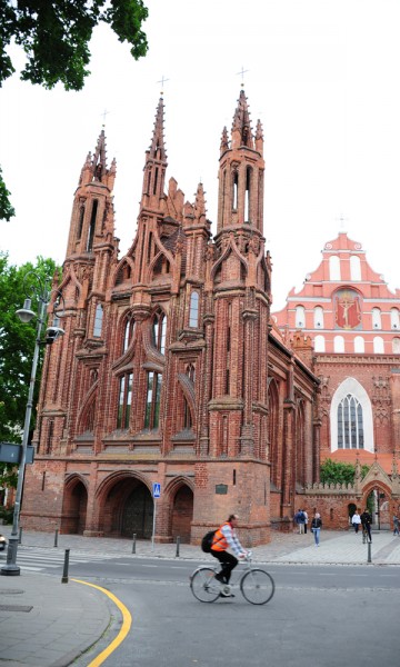St. Anne kirken i Vilnius er et populært mål for turister. Foto: Ronny Frimann