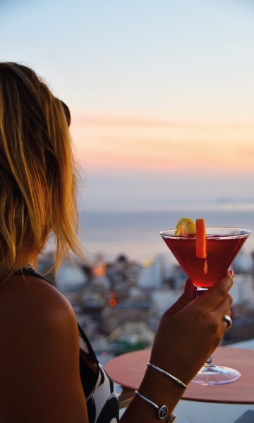 Benidorm har mer å tilby enn strandliv. Dra på shopping, jeepsafari eller nyt eksotiske drinker i høyden. Foto: Mari Bareksten