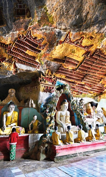 Tempelet i Kawgunhulen er dekket av buddhistisk kunst. Flottere sted for meditasjon skal du lete lenge etter. Foto: Gjermund Glesnes
