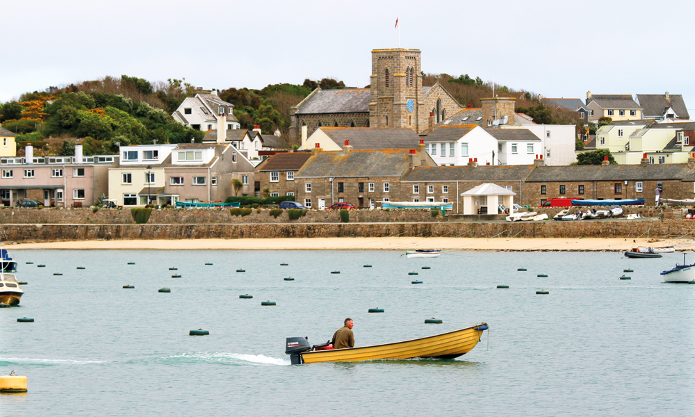 Hugh Town er største by på hovedøya St Mary's, og ankomststed for fergen fra fastlandet. Herfra går det båter til de øvrige øyene som danner Scillyøyene. Foto: Runar Larsen