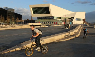 Etter at Liverpool ble tildelt status som europeisk kulturhovedstad i 2008, bygget de like greit en helt ny bydel: Liverpool ONE. Foto: Runar Larsen