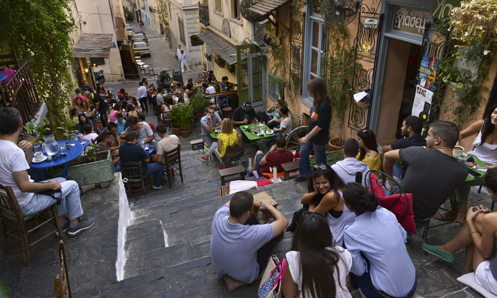 Athen har blitt mye hyggeligere etter at byen satt inn tiltak for å redusere biltrafikken. Spesielt er trappebaren Yasemi i Plaka utrollig koselig. Foto: Gjermund Glesnes