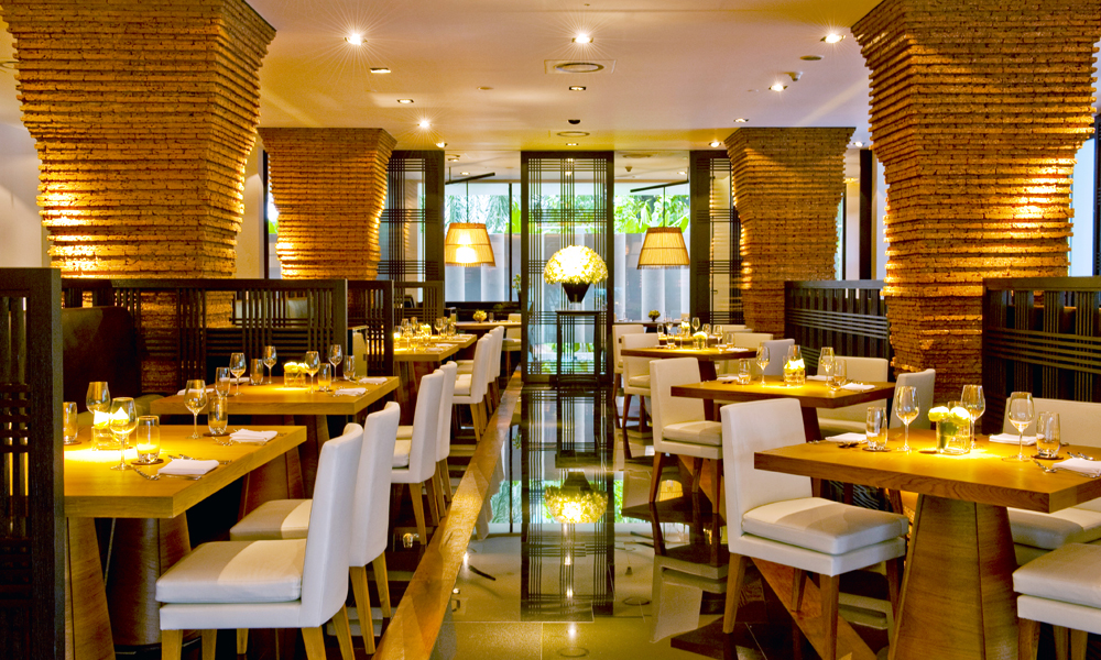 Interiøret i restaurant Nahm er stramt og stilig, akkurat som maten de serverer. Foto: Nahm Restaurant
