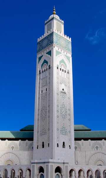 Moskeen Hassan II i Casablanca har verdens høyeste minaret og er en arkitektonisk perle. Arkitekten var riktig nok ikke muslim, men det synes ikke på resultatet. Foto: Hans-Christian Bøhler