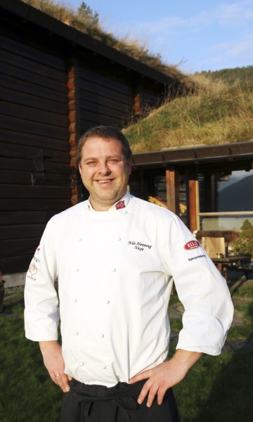 Nils-Henning Nesje er kjøkkensjef og selvutnevnt matpredikant med ekte kjærlighet for kortreist mat. Foto: Runar Larsen
