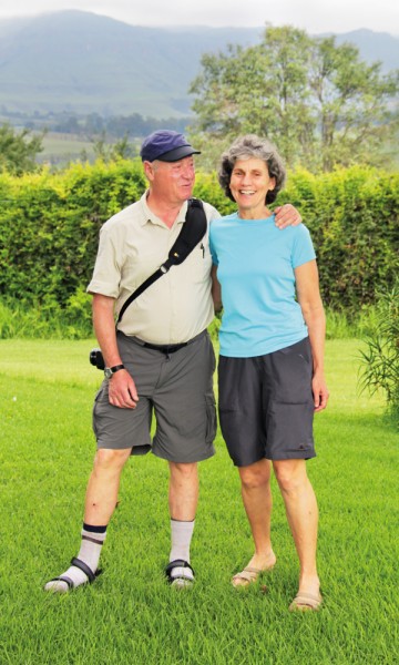 Fotograf Simon Polacsik (67) og illustratør Annice (64) er enige om at Drakensberg er den perfekte insirasjonskilde for dem begge. Foto: Kjersti Vangerud
