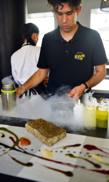 Enten du går på Sentralmarkedet, et av julemarkedene eller restauranten til kjendiskokk Martins Sirmais, vil du nyte smaken av Riga. Foto: Gjermund Glesnes