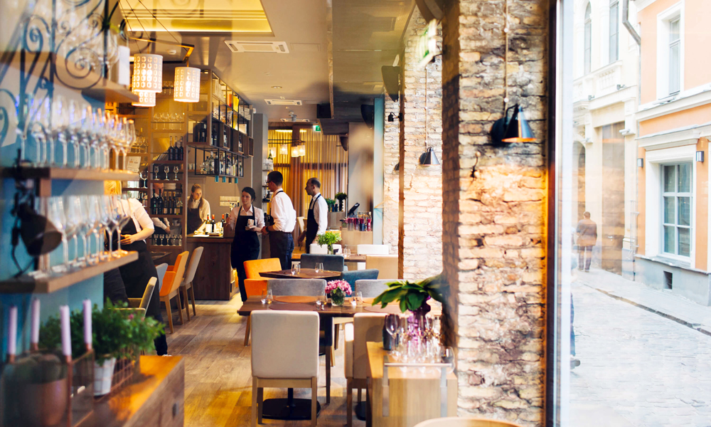Restorans 3 som åpnet sentralt i gamlebyen i sommer, er en av Rigas beste adresser både for mat og atmosfære. Foto: Gjermund Glesnes