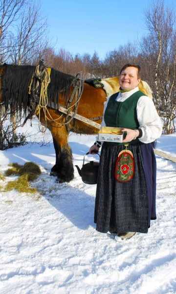 Husfrua Jorid passet godt på reisefølget sitt og hadde ofte noe godt på lur. Foto: Ida Anett Danielsen 