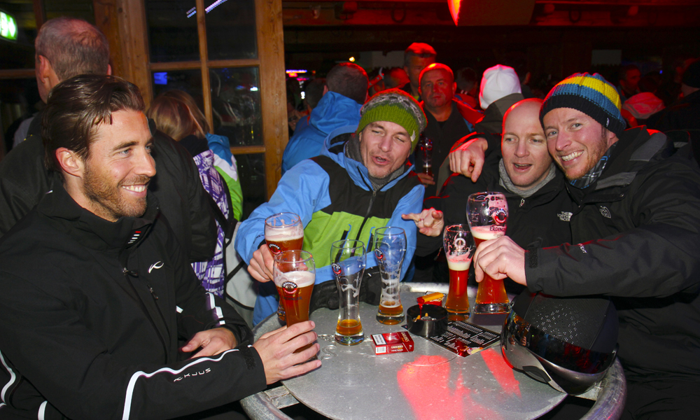 Ischgl er kjent for heftig afterski, og på Kuhstall er det høy festfaktor så fort folk har gjort seg ferdig med dagens økt i bakken. Foto: Runar Larsen