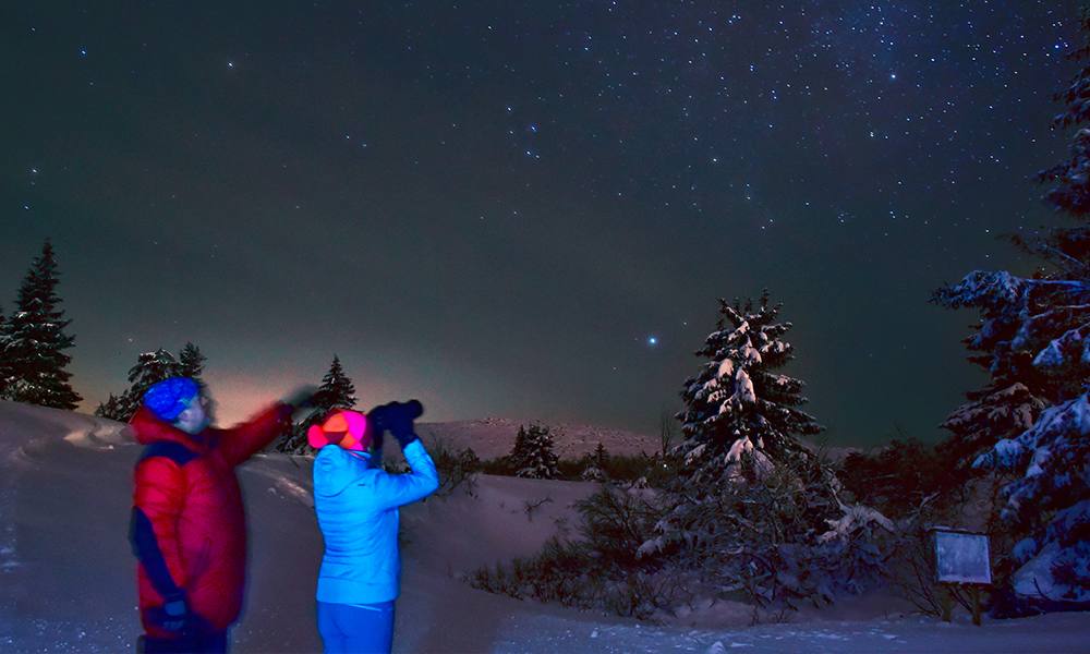 En himmel full av stjerner lyser over Trysil i natten. Bli med på stjernekikking! Foto: Ronny Frimann