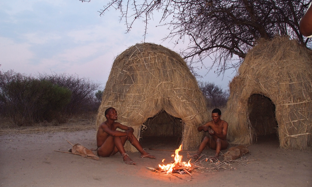 Sanfolket har levd i Kalahariørkenen i 20 000 år, men er en døende kultur. Foto: Torild Moland