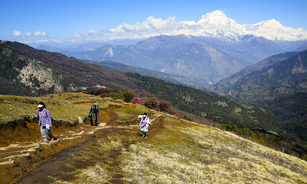 Det er viktig å ta seg god tid, stoppe opp pg nyte den imponerende utsikten mot Annapurna-fjellene. Foto: Mari Bareksten