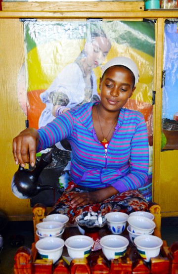 Kaffe er en viktig del av etiopisk kultur og ryktene sier at kafeen Tomoca fra 1953 serverer Addis beste kaffe. Foto: Gjermund Glesnes
