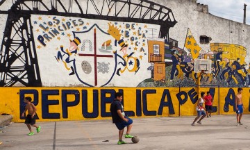 Buenos Aieres er en fotballgal by, og i La Boca er Diego Maradona selve guden. Foto: Ann Kristin Balto / Testpanelet