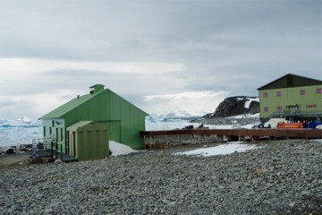 Forskningsstasjonen på Jenny Island. Foto: Ann Kristin Balto
