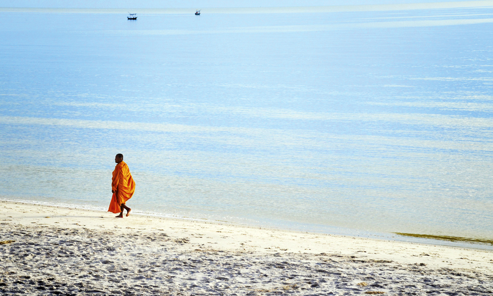 Thailand og buddhistmunker hører på mange måter sammen. Totalt er det mer enn 40 000 templer i Thailand! Foto: Mari Bareksten