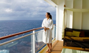 MIddelhavscruise er både populært og vakkert. Her fra terrassen lengst ut i aktern på Mandara Spa. Foto: Epic