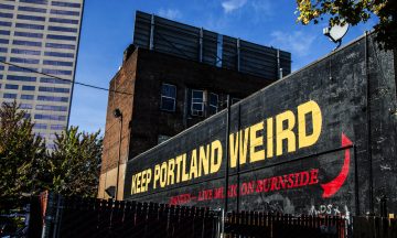 Portlands mest fotograferte murvegg oppsummerer byens ånd på en god måte: Keep Portland weird. Foto: Mari Bareksten