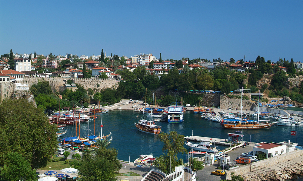 Antalya ligger mer enn 800 km fra den syriske grensen, og nesten like langt fra Istanbul og Ankara. Borgermester Menderes Türel mener Antalya er ”verdens sikreste” feriedestinasjon. Foto: Ronny Frimann