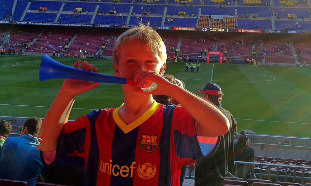 Husk! De små liker også det vi vokse liker: fotballkamp i Barcelona, massasje i Thailand...Foto: Torild Moland 