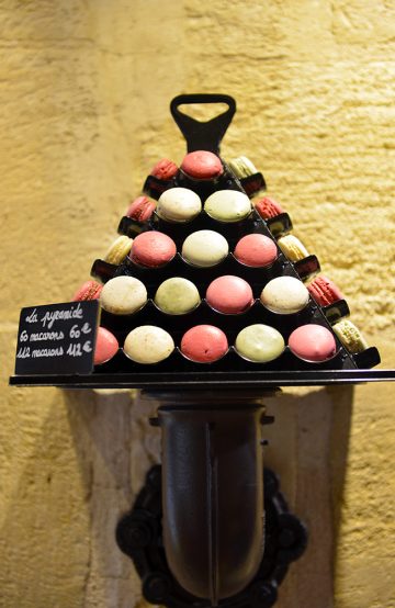 La Maison Georges Larnicol er typisk for gourmetbutikkene i Det Gylne Triangel og byr på byens beste kaker og macroner. Foto: Gjermund Glesnes