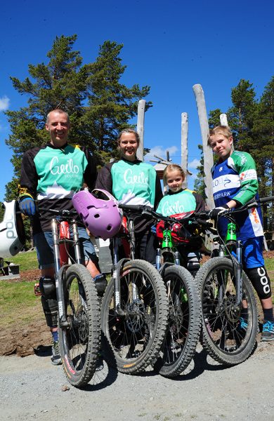 Familien Steinestø syntes downhillsykling var en morsom familieaktivitet. Foto: Torild Moland