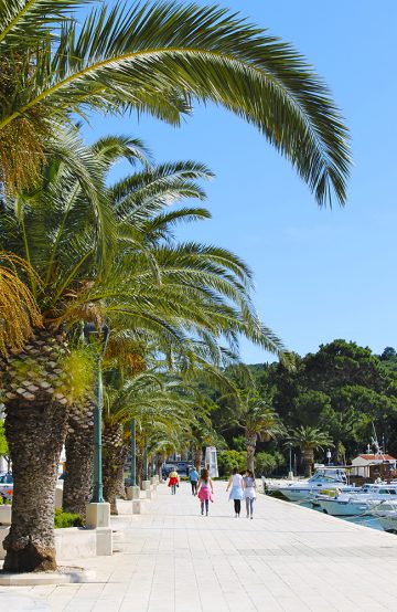 Makarska er spesielt kjent for sin vakre havnepromenade. Foto: Ida Anett Danielsen 