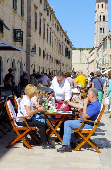 Dubrovnik oppdages best ved å smake seg gjennom gamlebyens historiske og koselige gater. Foto: Ida Anett Danielsen 
