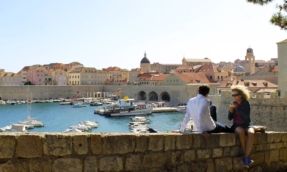 Fra toppen av bymuren eller her ved båthavnen - hvor enn du går i Dubrovnik er utsikten nærmest upåklagelig. Foto: Ida Anett Danielsen 