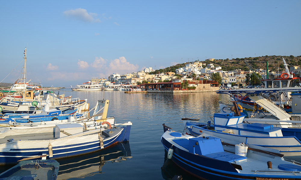 Kreta er en av våre mest populære ferieøyer, ikke minst i høstferien. Men det går fortsatt an å komme seg hit, hvis man vil betale for det. Foto: Marte Veimo 