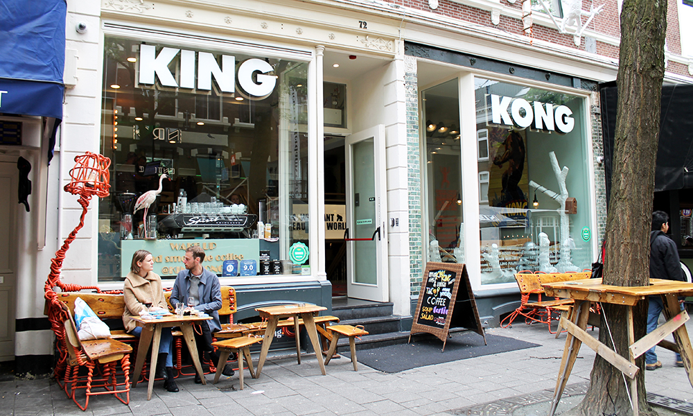 Rotterdam er ung, hipp og urban – og det kryr av utesteder, restauranter og kule kaféer rundt om i byen. Her fra den populære kaféen og hostellet King Kong. Foto: Ida Anett Danielsen