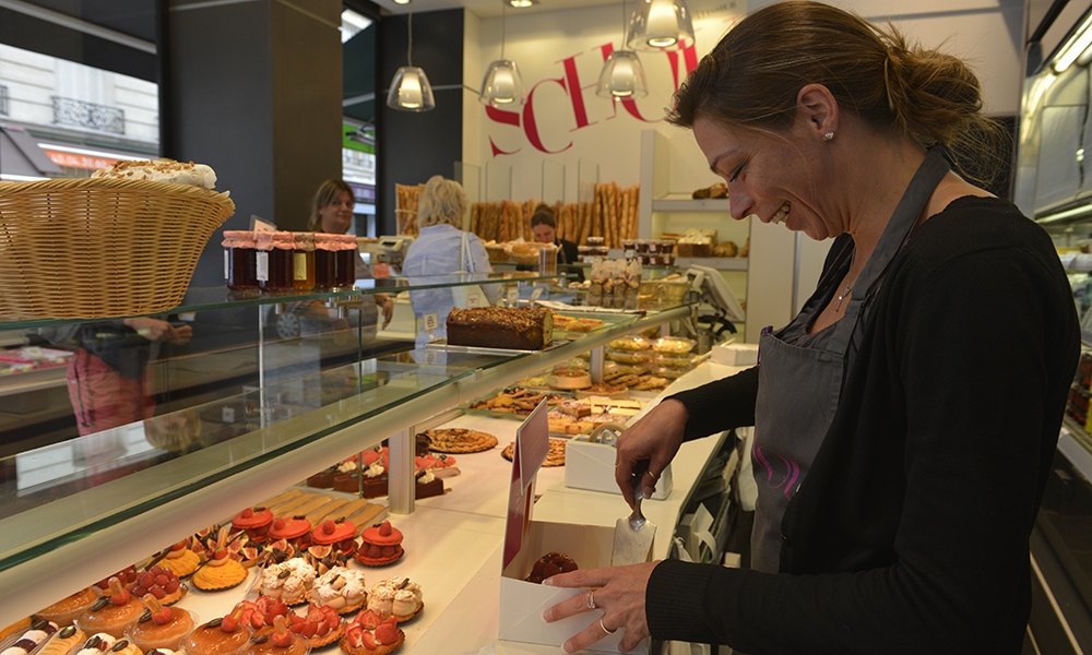 Bakeriet har mange kunder innom daglig – for om man kan spise byens beste croissant gjør man jo det! Foto: Gjermund Glesnes