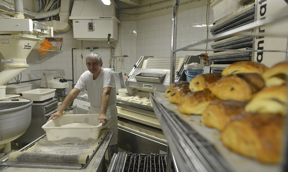 Gerard Himbert er en av bakerne som kan skryte av å bake Paris' beste croissanter. Foto: Gjermund Glesnes