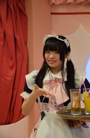 På Maid Cafe er servitørene utkledd som hushjelper, og fungerer på en måte som moderne geishaer. Foto: Mari Bareksten 