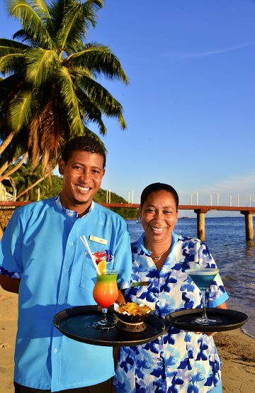 Trenger ikke koste all verden – det er nok av billige, trivelige strandbarer og restauranter som serverer akkurat det man trenger. Foto: Torild Moland