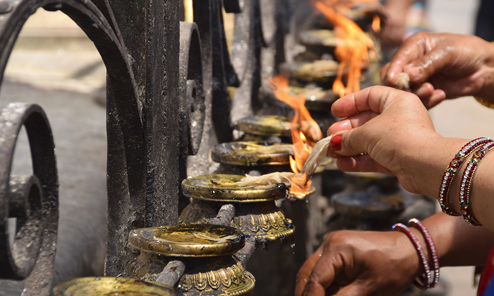 Tilbe, ofringer og hellige plasser. Mye har en åndelig konnotasjon i Katmandu. Foto: Mari Bareksten 