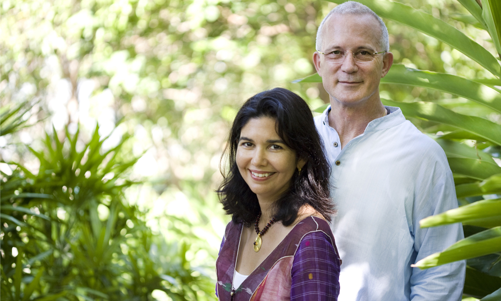 Ekteparet og gründerne Karina (55) og John Stewart (63) startet den holistiske helseresorten Kamalaya i 2005. Foto Kamalaya/Esther Quelle