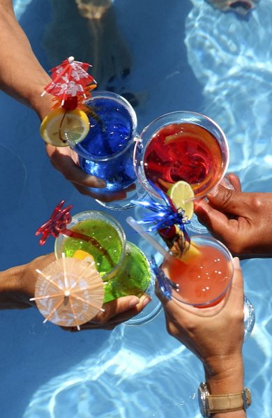 Tropical Bar ombord serverer lekre og fargerike drinker. Foto: Star Clippers 