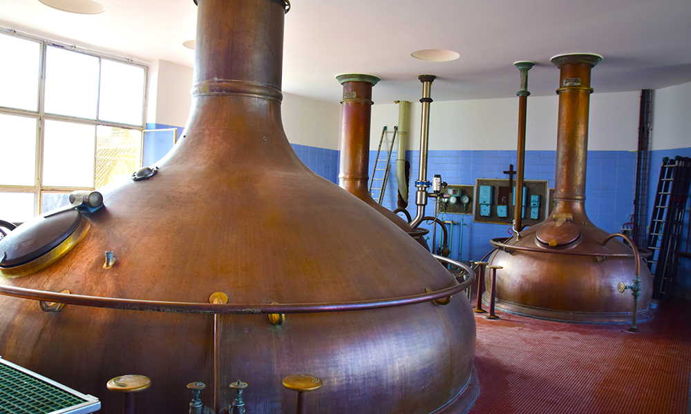 Bryggeriet Het Anker i Mechelen bruker fortsatt de originale kobbergrytene sine til all ølproduksjon. Foto: Mari Bareksten 