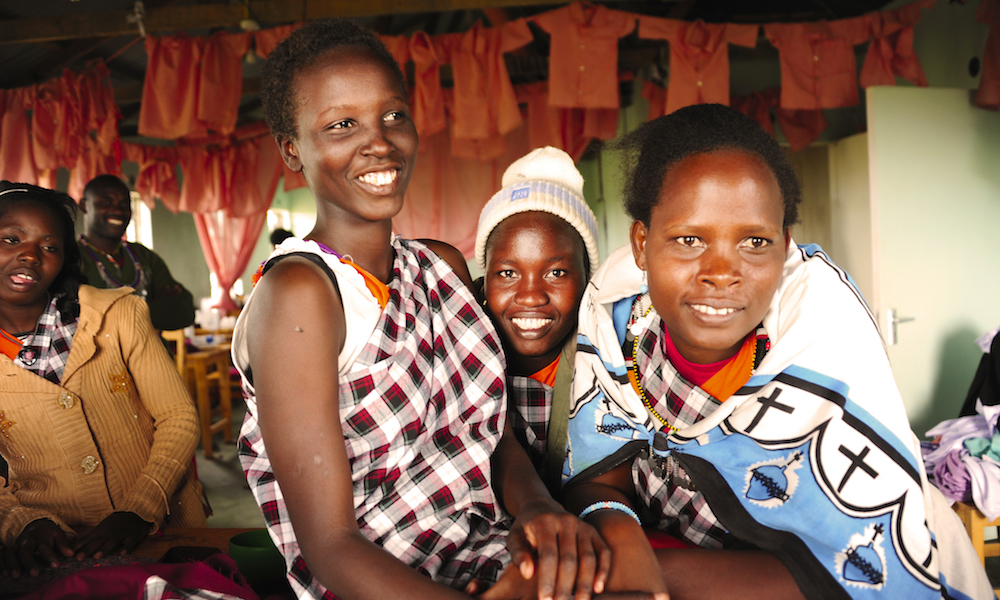 Lokalt besøk: Besøk i en tradisjonell masailandsby er både givende og lærerikt. Prosjektet Threads For Hope gir masaikvinner muligheten til å tjene egne penger. Foto: Ronny Frimann